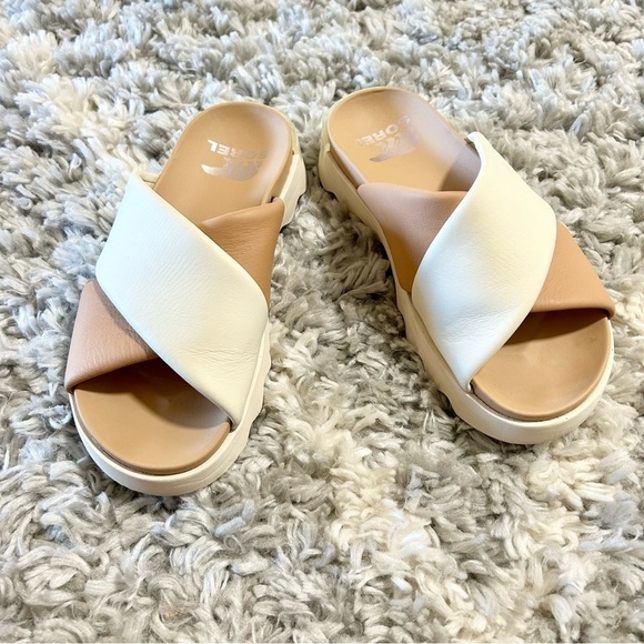Sorel VIIBE Crisscross Slide Flat Sandal in Honest Beige & Chalk sz 6.5 - Picture 3 of 6